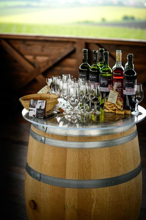 Penzion Vino Hruska Blatnička Kültér fotó